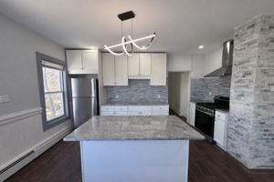 featured image of 17 Franklin St #3