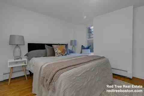 145 Chiswick Rd #8 - Photo 7 of 20