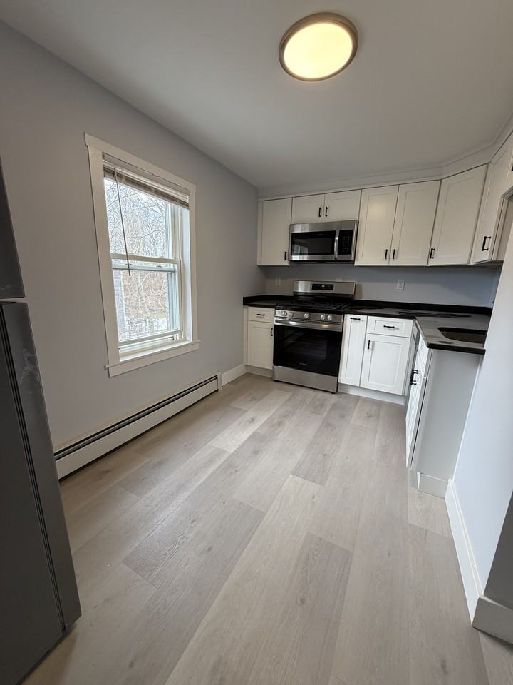 22 Beacon St #2 - Photo 4 of 11