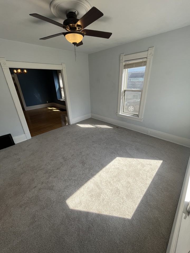 1208 1/2 N Superior St #1208LOWER - Photo 3 of 20