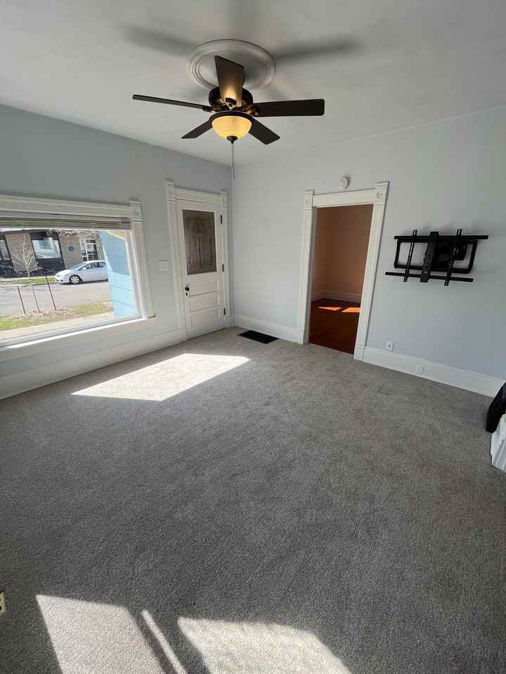 1208 1/2 N Superior St #1208LOWER - Photo 4 of 20