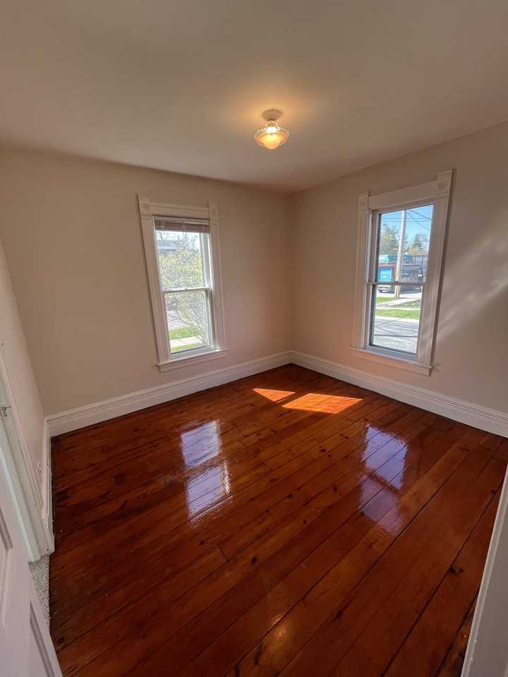 1208 1/2 N Superior St #1208LOWER - Photo 5 of 20