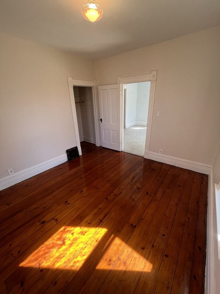 1208 1/2 N Superior St #1208LOWER - Photo 6 of 20