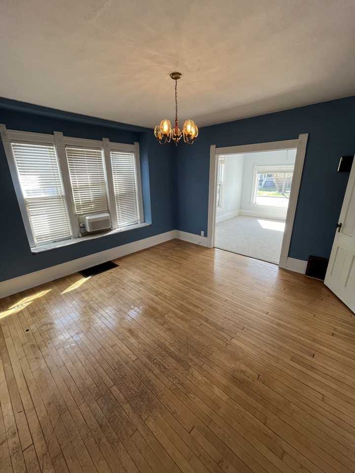 1208 1/2 N Superior St #1208LOWER - Photo 7 of 20