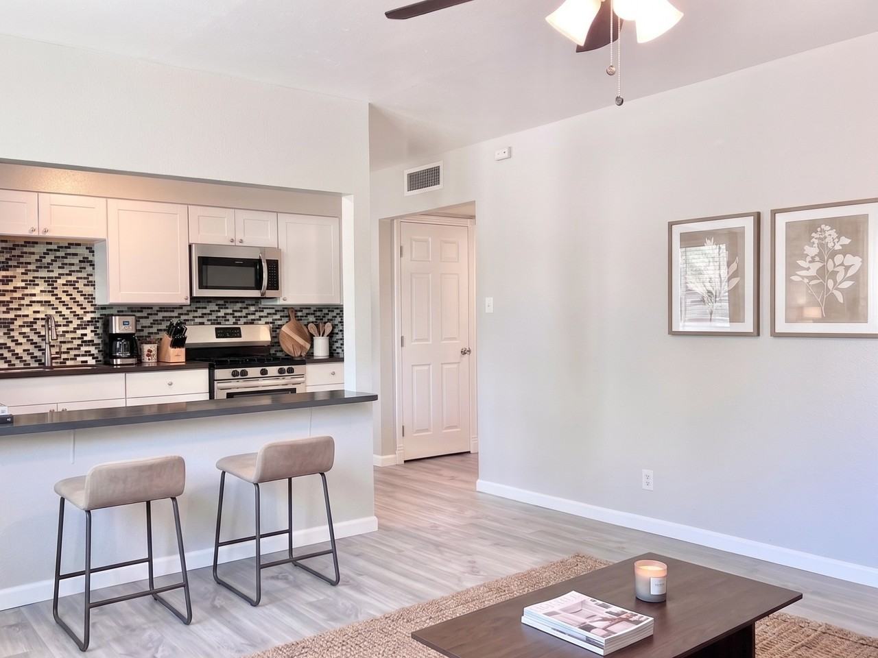 704 W 5th St #710D - Photo 4 of 15