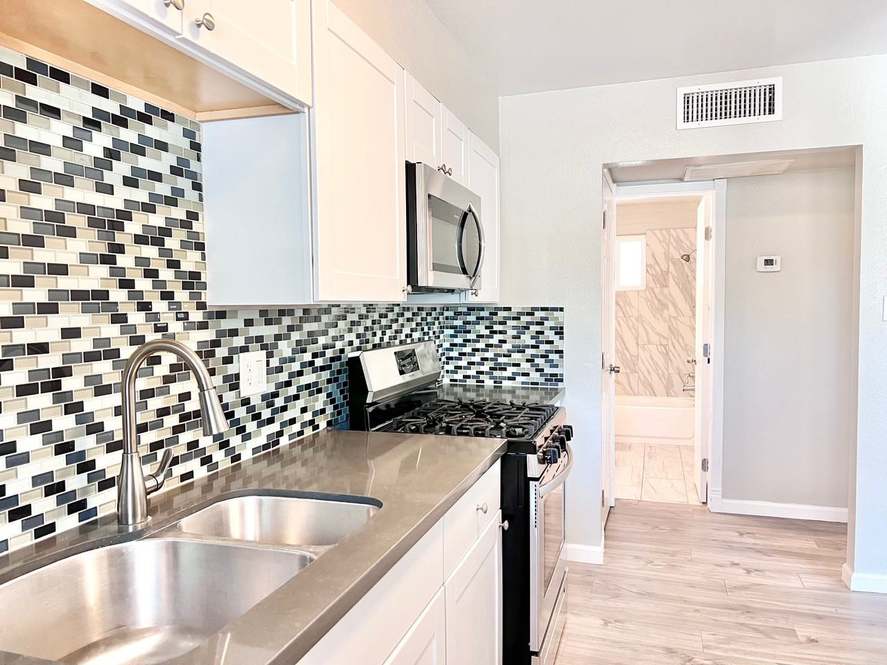 704 W 5th St #710D - Photo 6 of 15