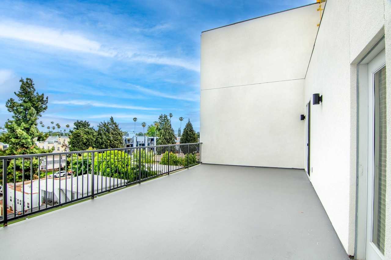 14333 Sylvan - Photo 7 of 21