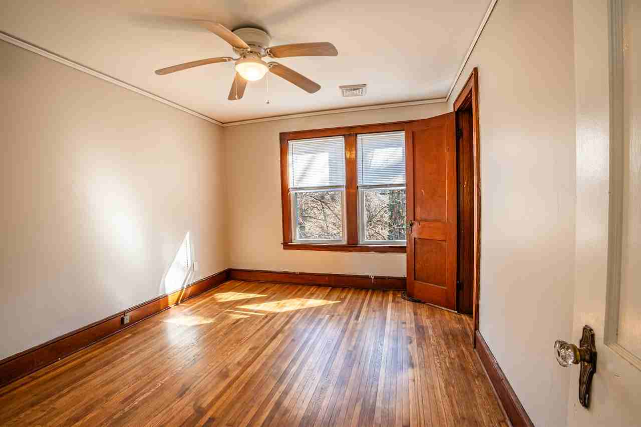 228 Crawford St #B - Photo 5 of 23