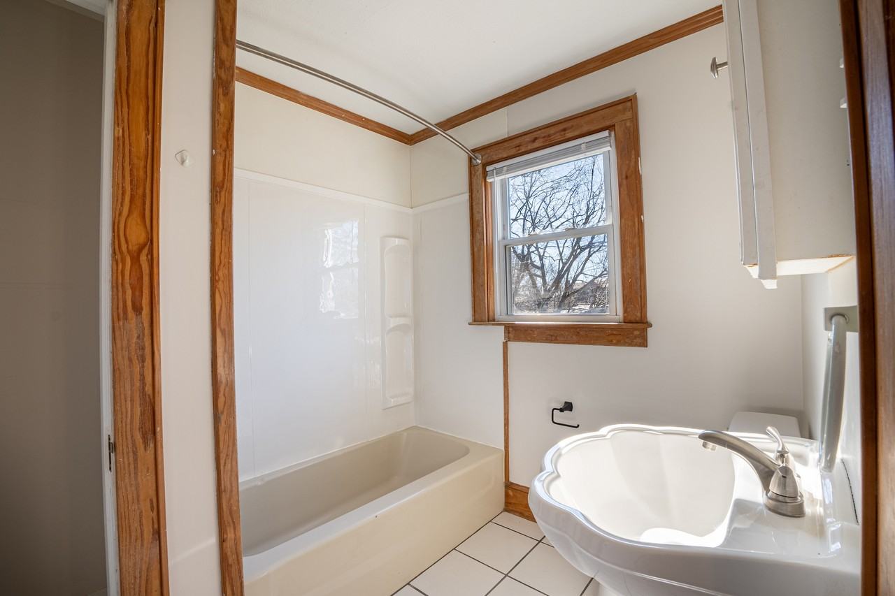 228 Crawford St #B - Photo 2 of 23