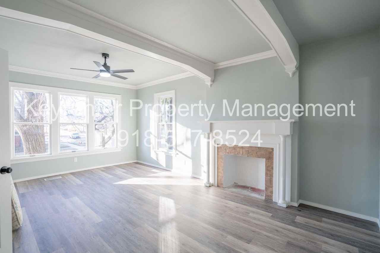 1705 S Quaker Ave - Photo 2 of 15