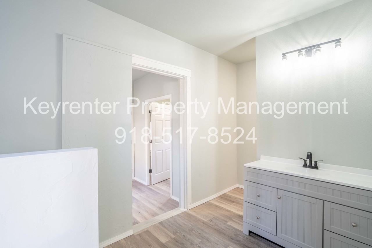 1705 S Quaker Ave - Photo 7 of 15