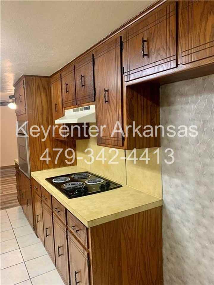 2607 Lee St - Photo 6 of 24