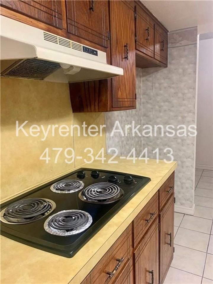 2607 Lee St - Photo 7 of 24