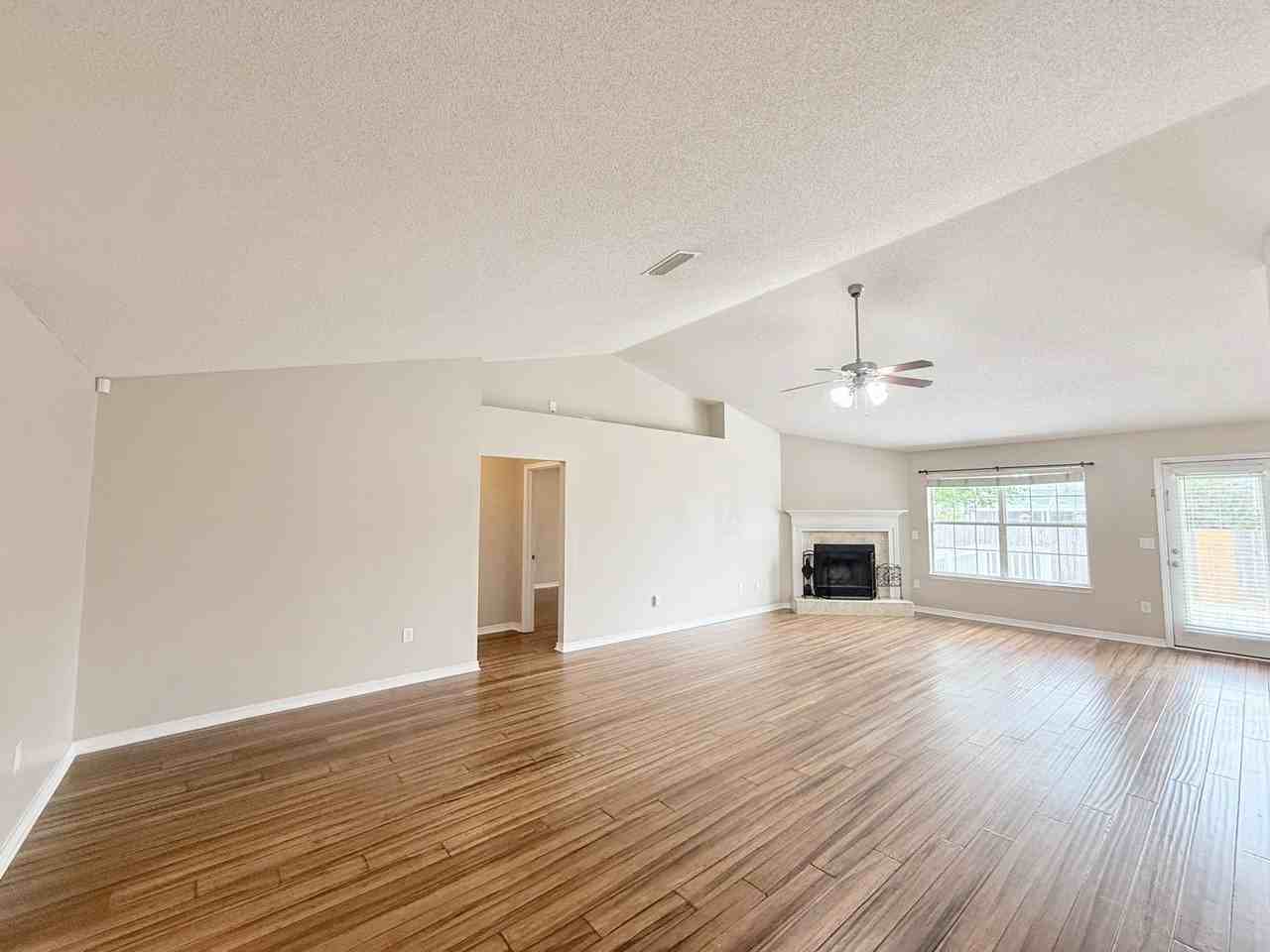 4766 Thousand Oaks Blvd - Photo 2 of 17