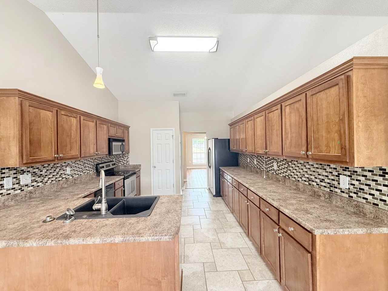 4766 Thousand Oaks Blvd - Photo 4 of 17