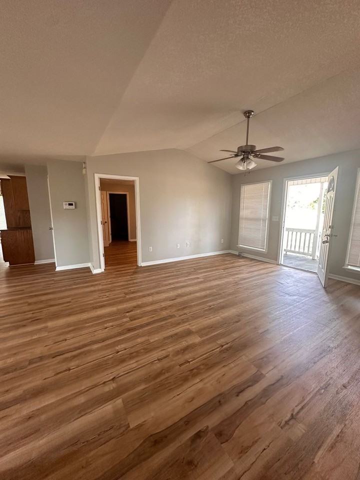 811 Hardwood Way - Photo 2 of 16