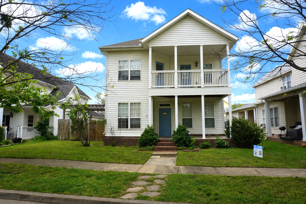 2643 N Westminster Dr
