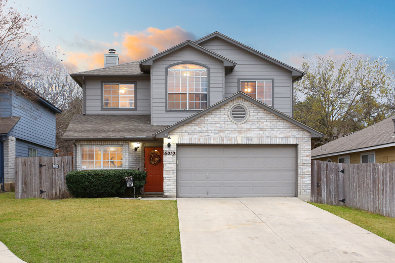 6010 Wood Bayou Dr - Photo 2 of 41