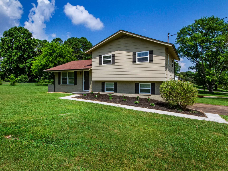 11001 Roane Dr - Photo 2 of 24