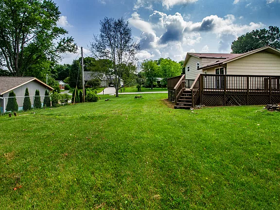 11001 Roane Dr - Photo 4 of 24