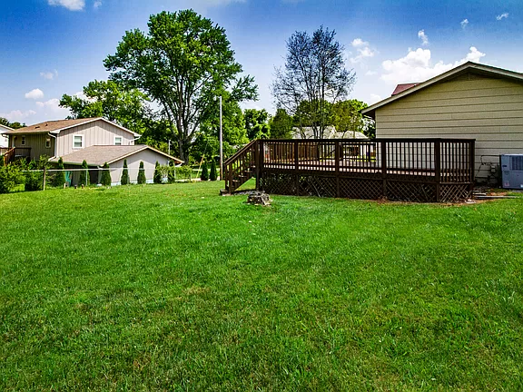 11001 Roane Dr - Photo 6 of 24