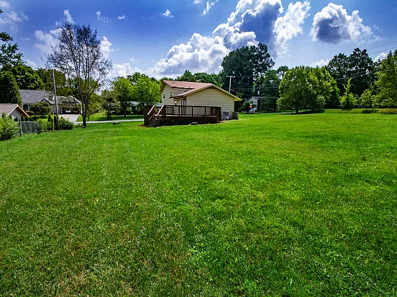 11001 Roane Dr - Photo 7 of 24