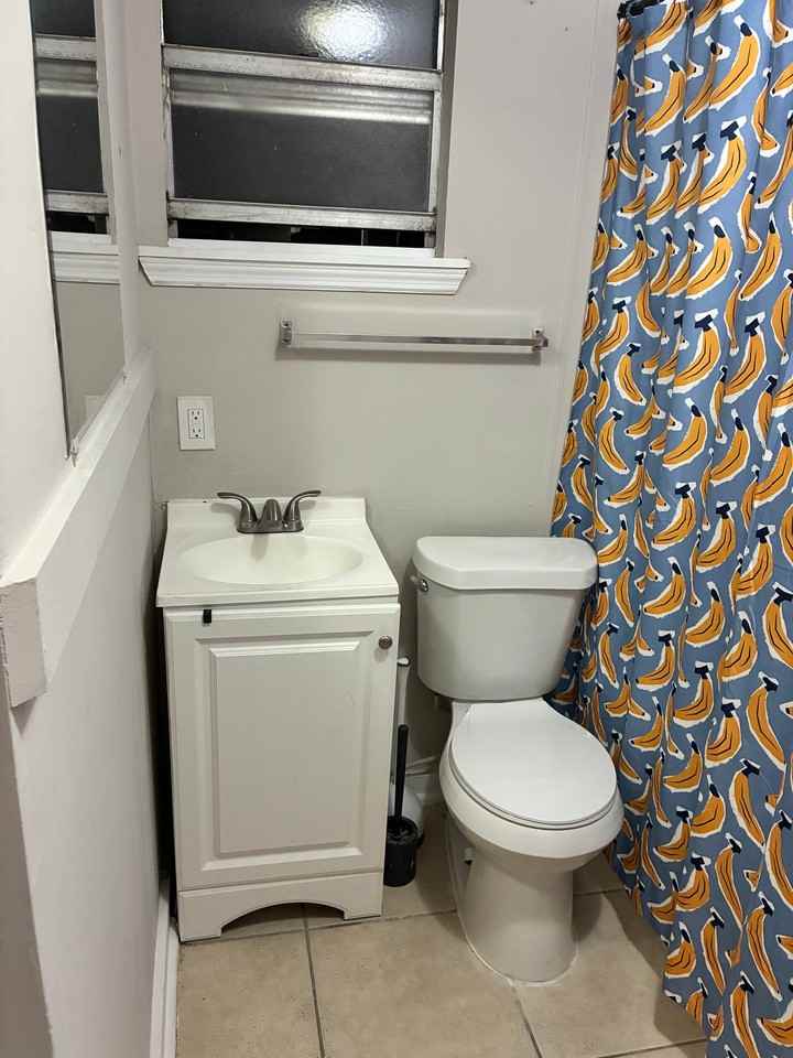 925 17th St S #B - Photo 5 of 11