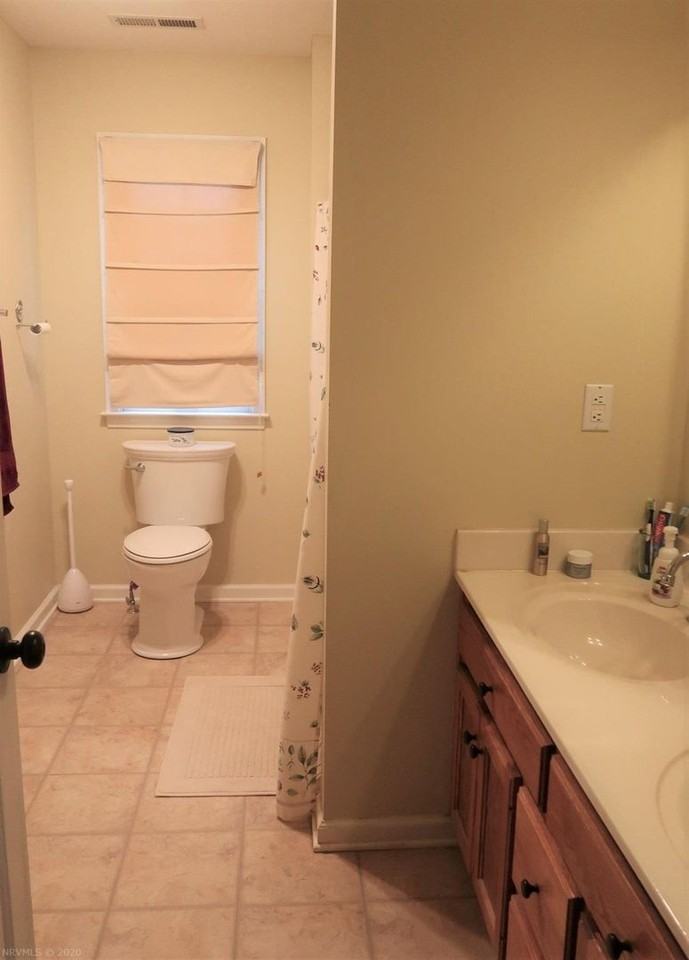 685 Tarrytown Rd - Photo 4 of 16