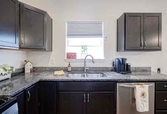 1160 Colcester Ln - Photo 4 of 28