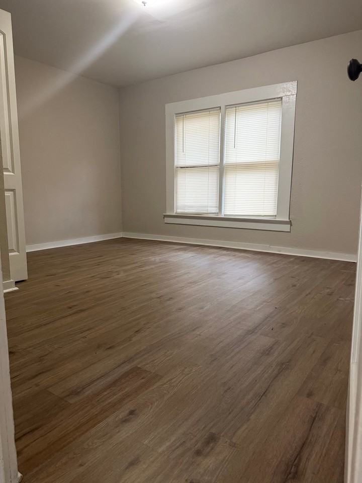 319 Ne 13th Ter - Photo 2 of 9