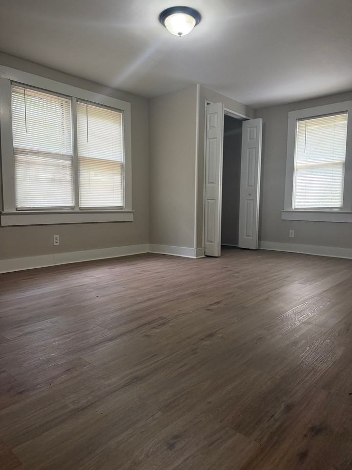 319 Ne 13th Ter - Photo 4 of 9