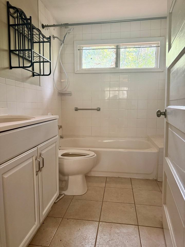 319 Ne 13th Ter - Photo 5 of 9