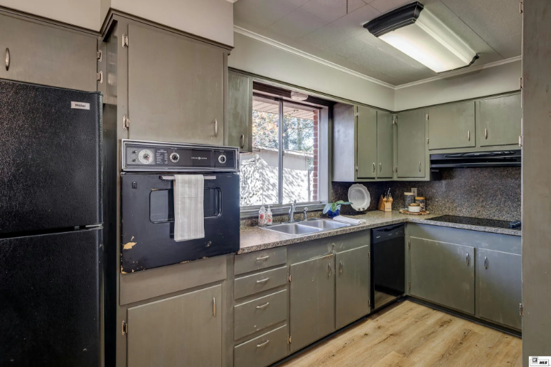 1811 Sherwood Ave - Photo 7 of 14