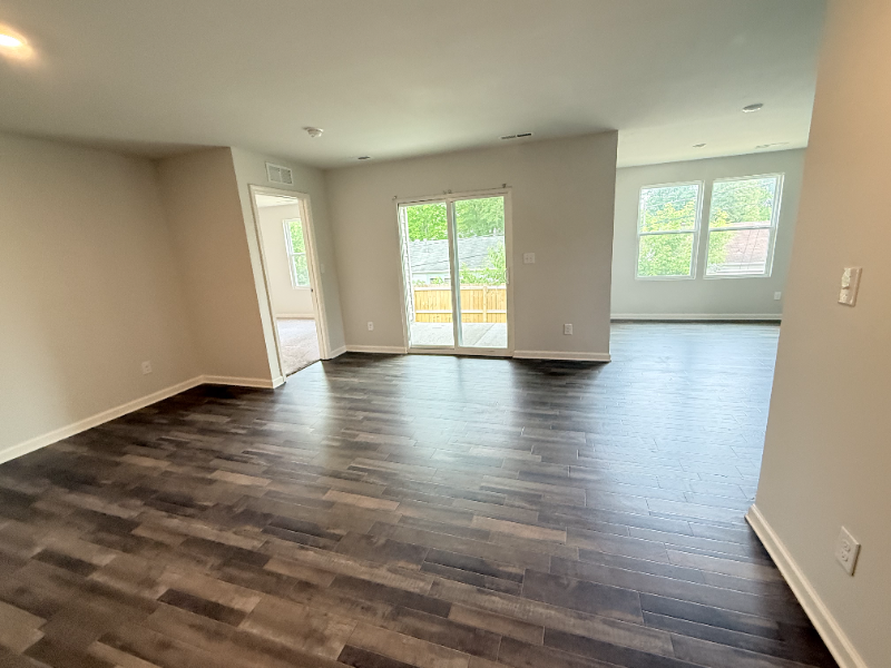 213 Lowell Ave - Photo 3 of 14