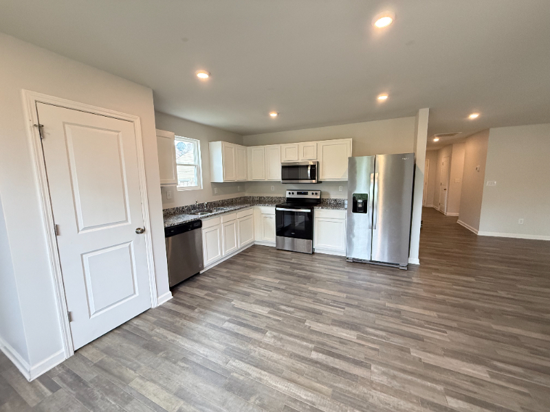 213 Lowell Ave - Photo 5 of 14