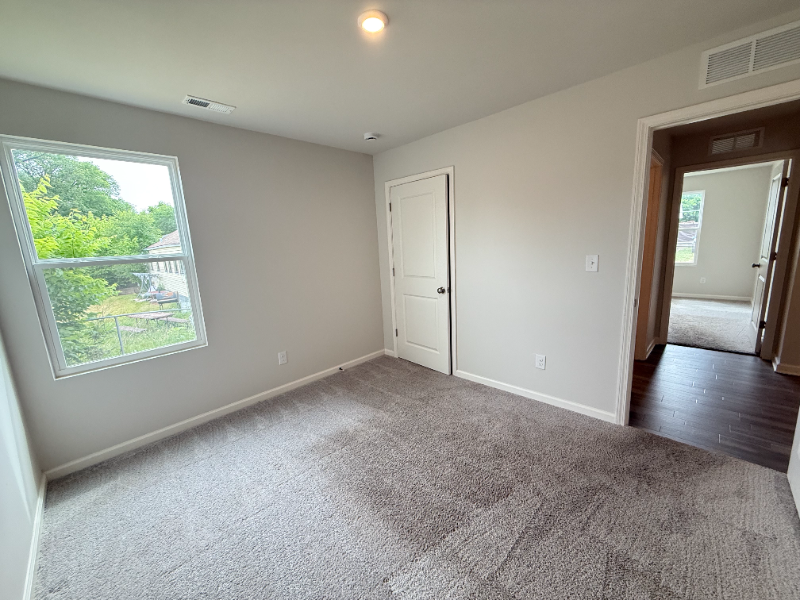 213 Lowell Ave - Photo 7 of 14