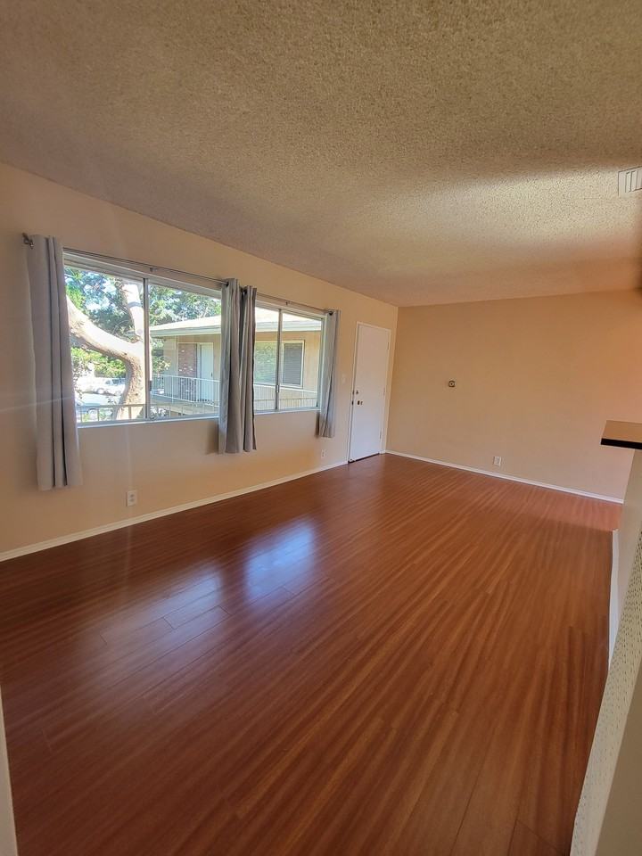 13530 Leadwell St #8 - Photo 5 of 19