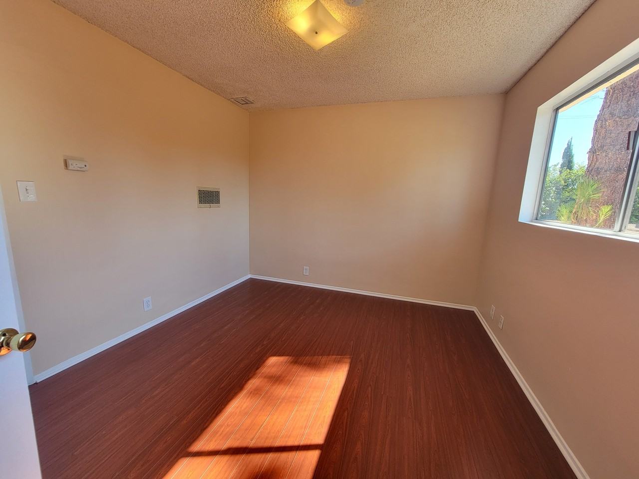 13530 Leadwell St #8 - Photo 7 of 19