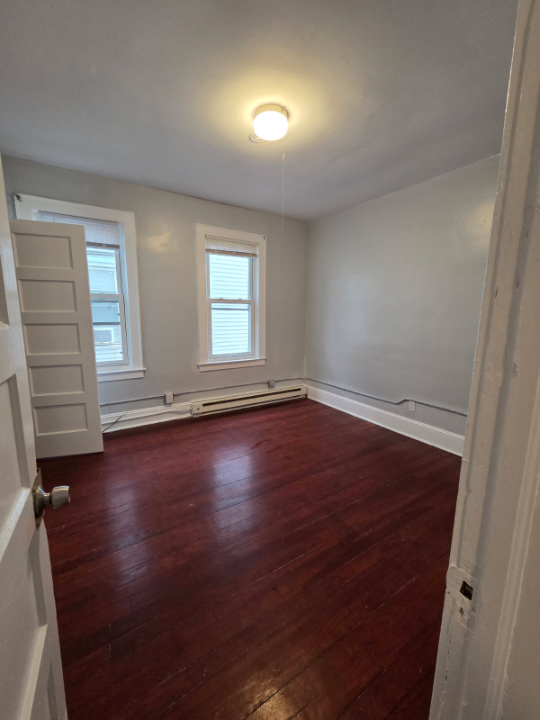 54 Crown St #2 - Photo 3 of 6