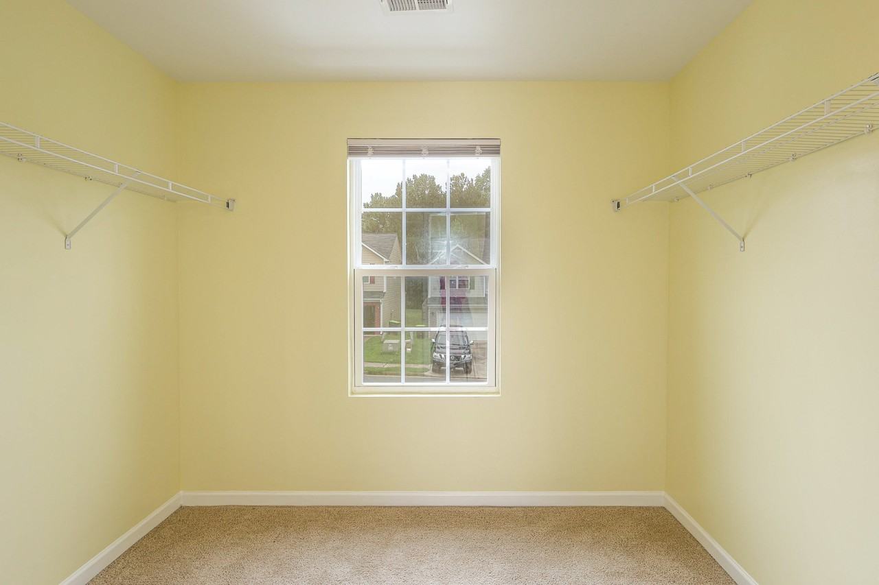 1562 Onalee Dr - Photo 3 of 20