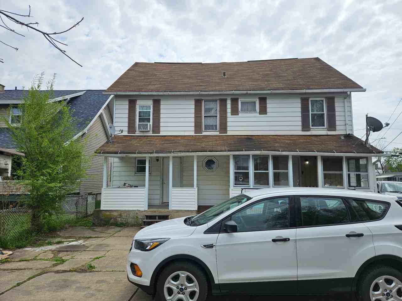 301 Summerhill Ave #303 - Photo 2 of 14