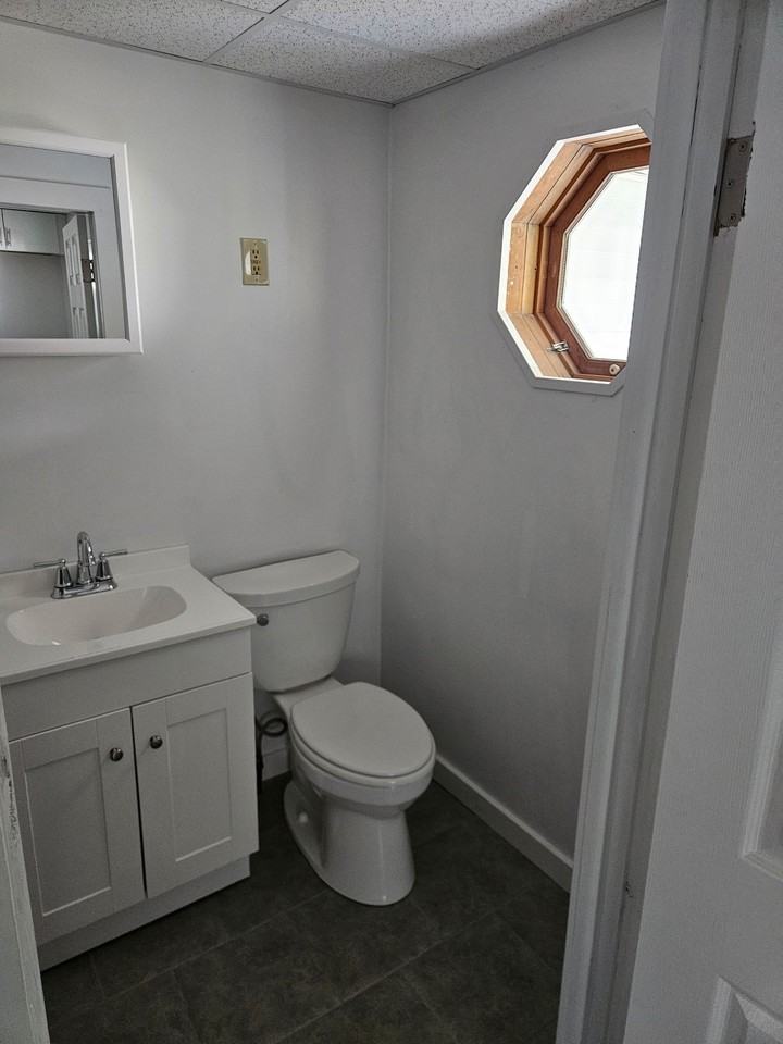 301 Summerhill Ave #303 - Photo 3 of 14