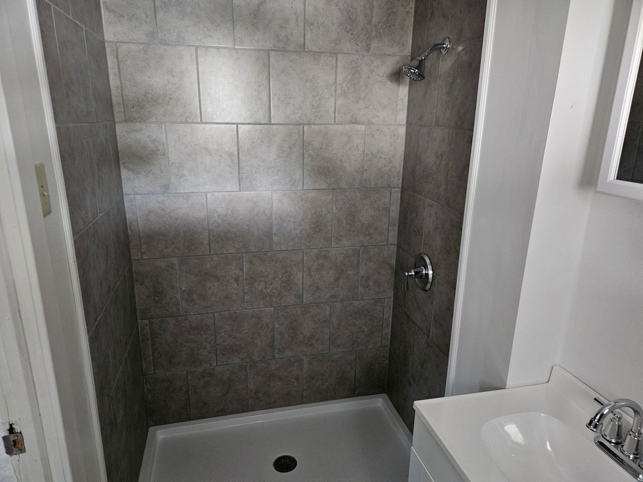 301 Summerhill Ave #303 - Photo 4 of 14