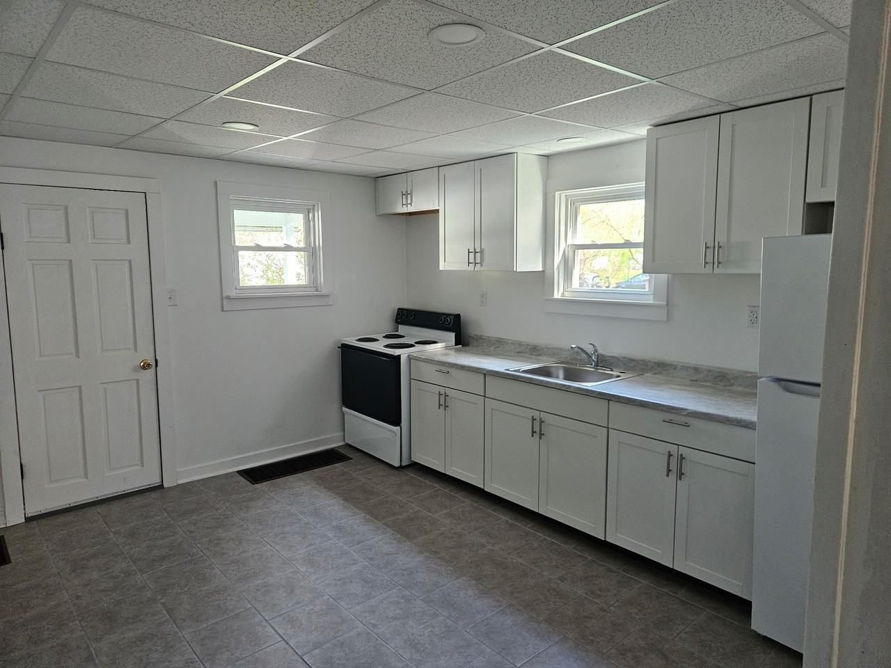 301 Summerhill Ave #303 - Photo 6 of 14