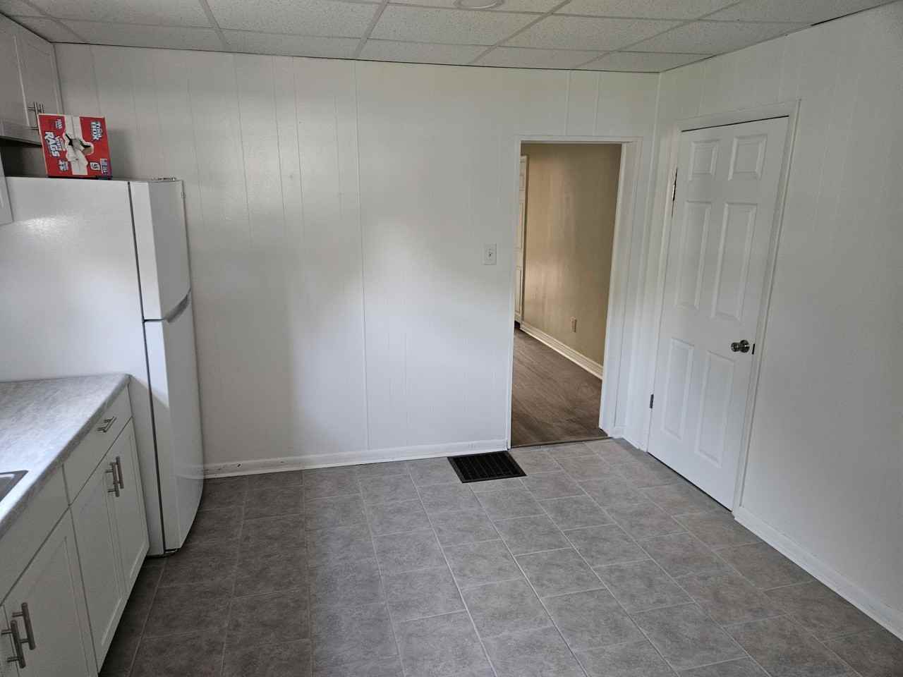 301 Summerhill Ave #303 - Photo 7 of 14