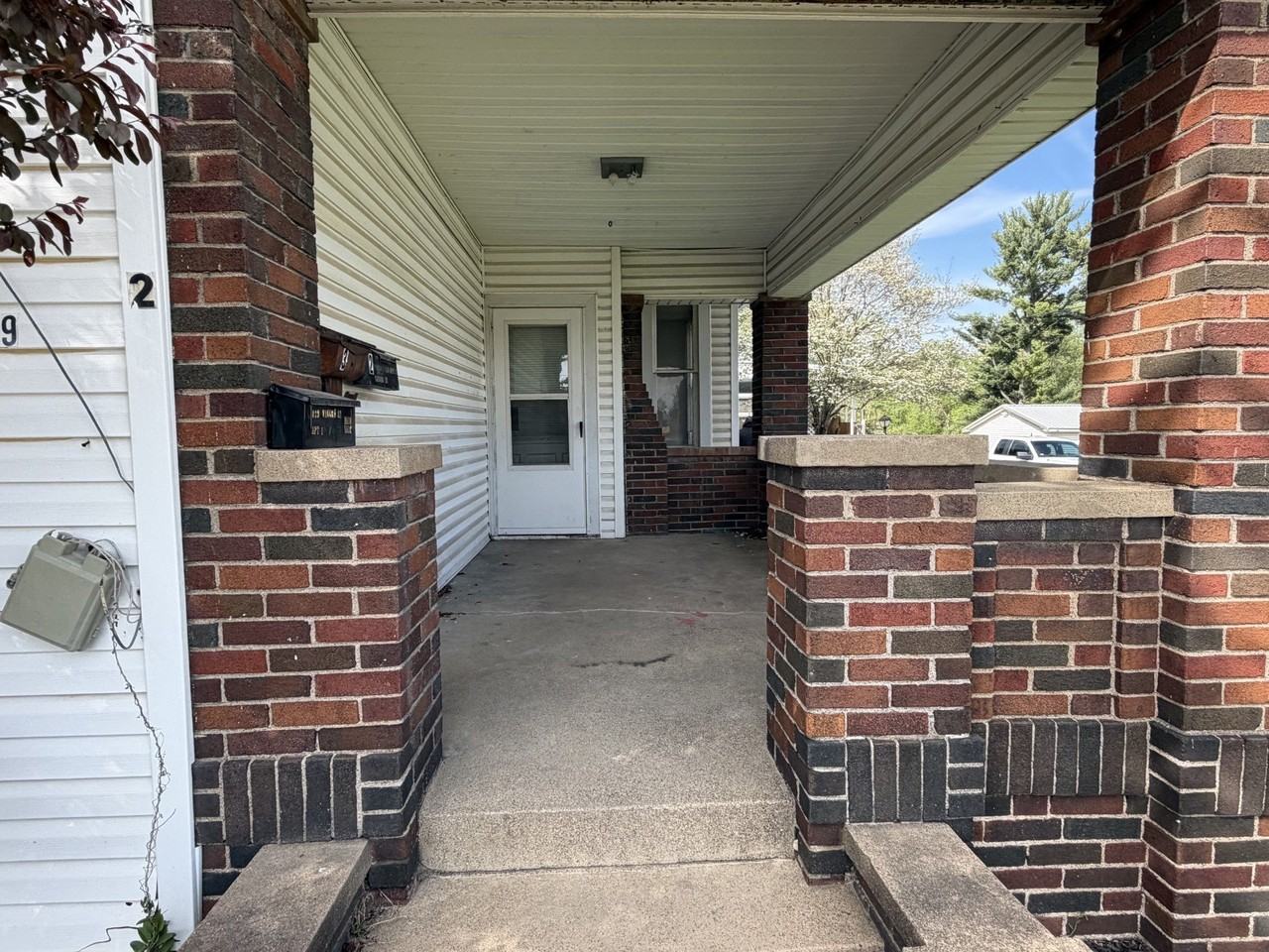 119 Vaughn St - Photo 4 of 8