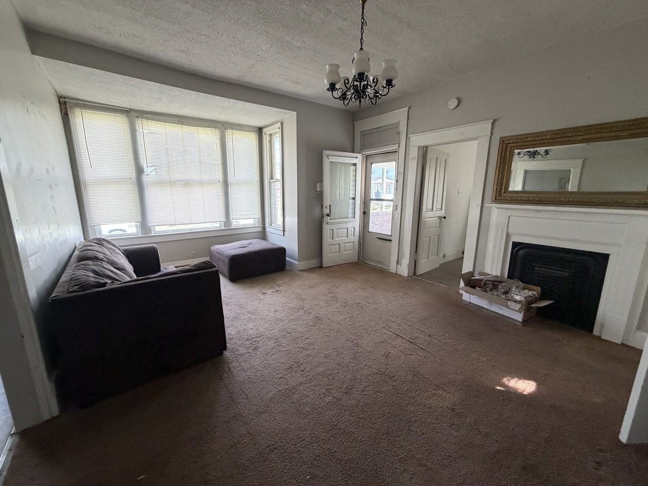 119 Vaughn St - Photo 7 of 8