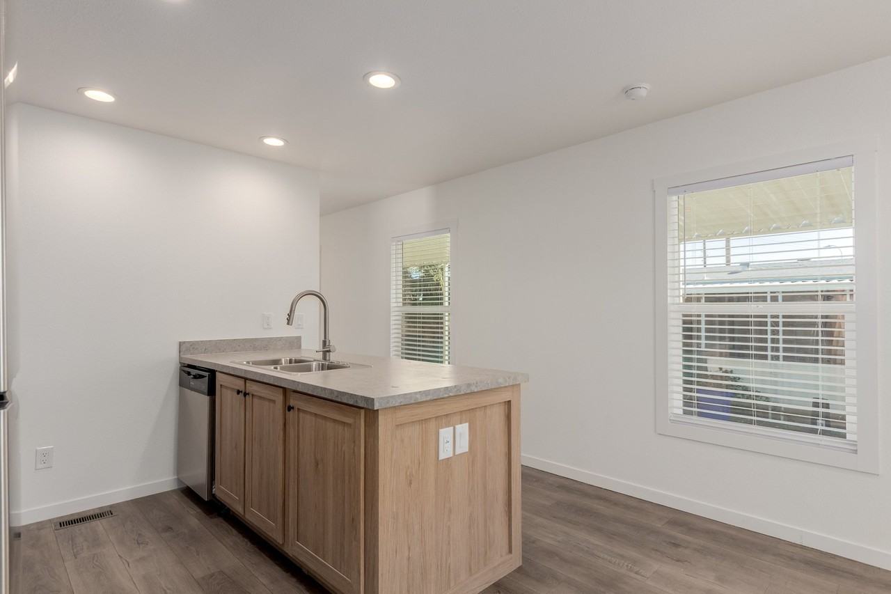 5201 W Camelback Rd - Photo 5 of 12