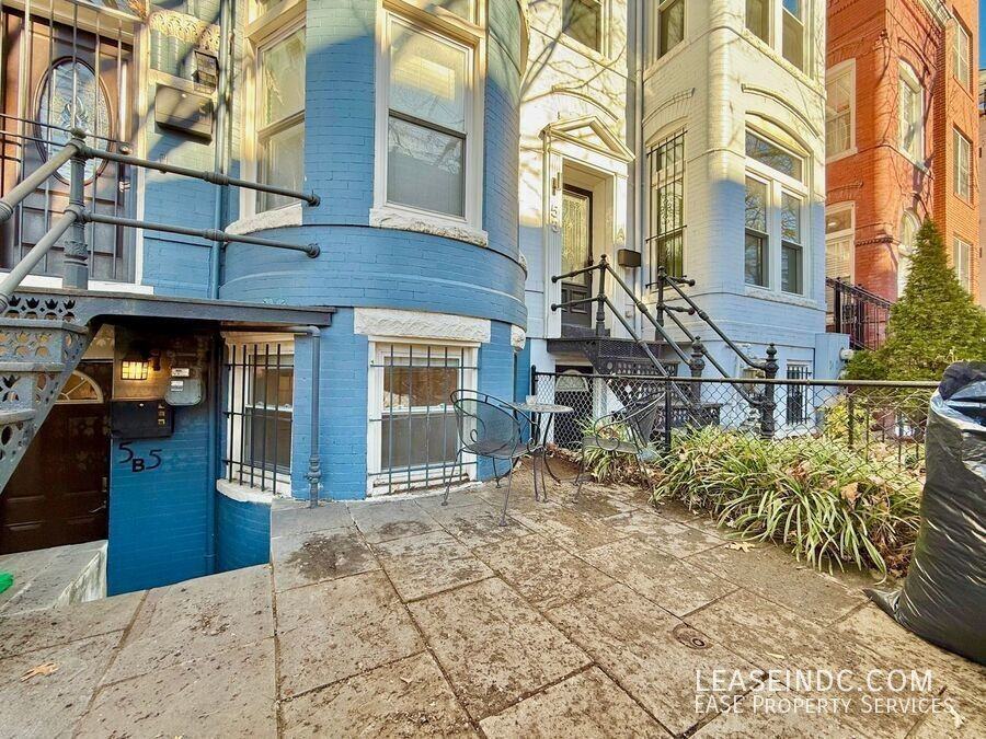 55 Quincy Pl Nw #B - Photo 2 of 15