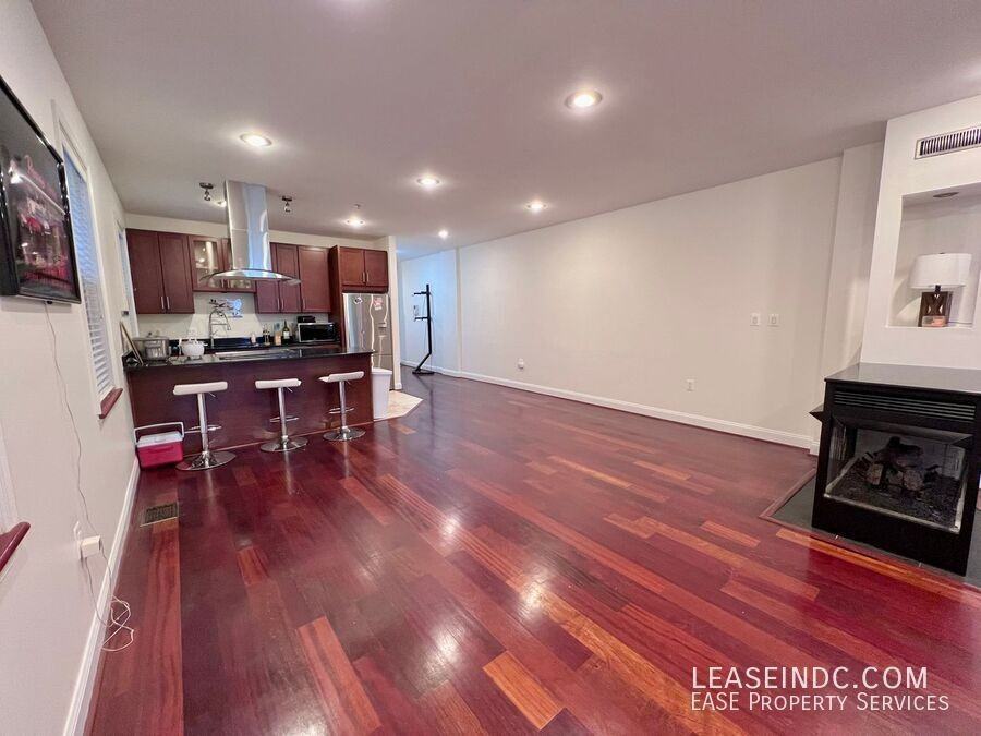 3573 Warder St Nw #4 - Photo 4 of 23